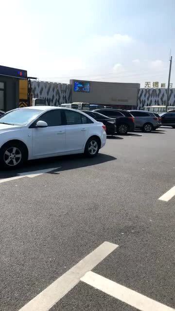 服务区安全提醒 规范停车，文明住宿